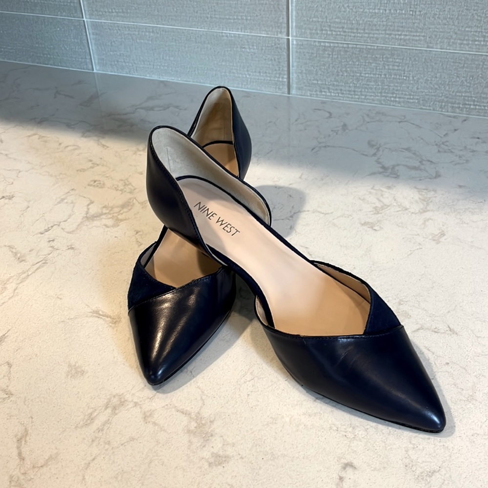 Nine West Navy Blue Pointed Toe Leather/ Suede Upper Kitten Heel Pumps